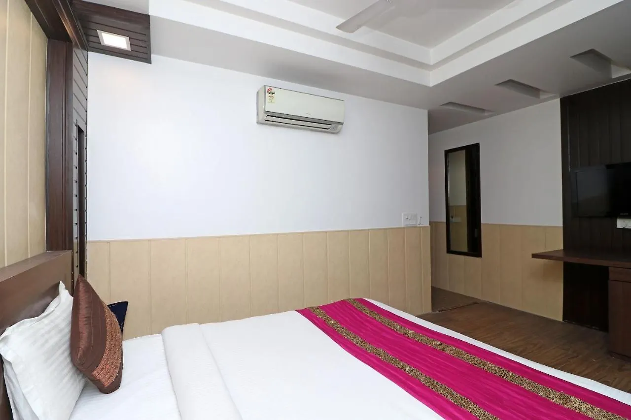 Oyo Hotel Just Stay Near Leisure Valley Park Gurgaon 3*,